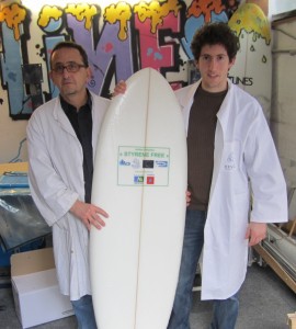 « Styrene Free » : RESCOLL développe une résine polyester pour la fabrication de planches de surf par infusion sous vide