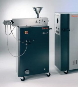 Mise en oeuvre des thermoplastiques : une nouvelle extrudeuse bi-vis chez RESCOLL