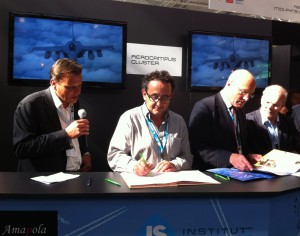Signature au Salon du Bourget par RESCOLL de la convention de création de l’AEROCAMPUS Cluster