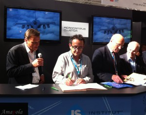 Signature au Salon du Bourget par RESCOLL de la convention de création de l’AEROCAMPUS Cluster